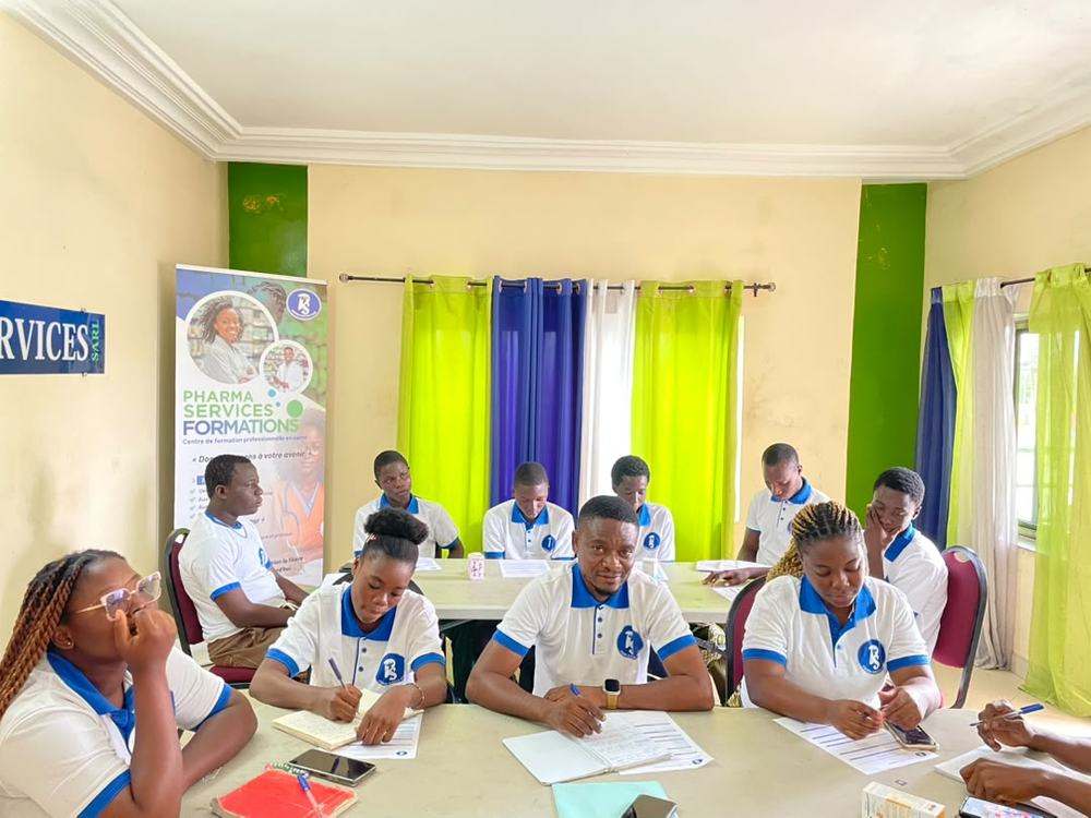 Étudiants de Pharma Services Formations en cours à Cotonou